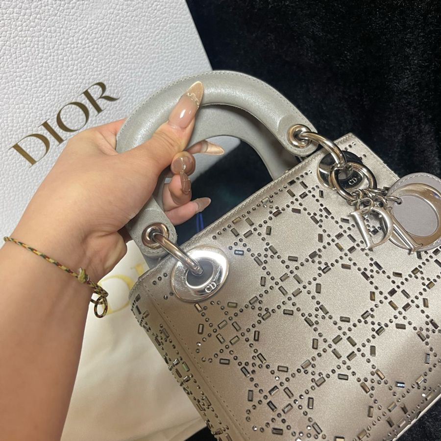 D I O R 迪奧絲綢緞面水鑽三格灰色黛妃-16