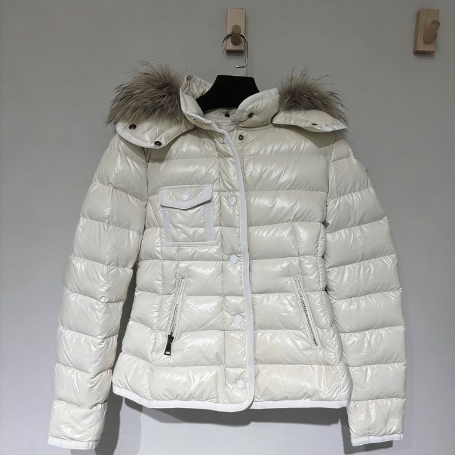 moncler 羽絨外套白色 2 碼 95新配件塵袋衣架-1