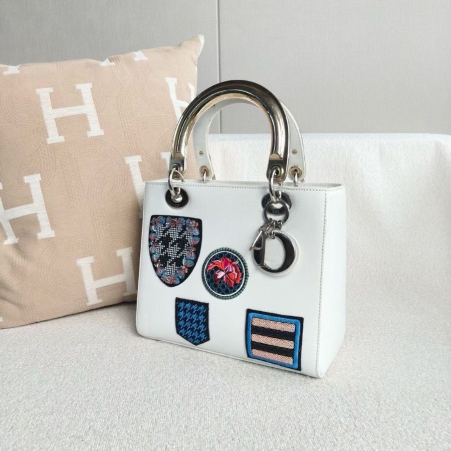 Dior五徽章刺繡限量五格黛妃24*20*12 9新 保卡塵袋-4