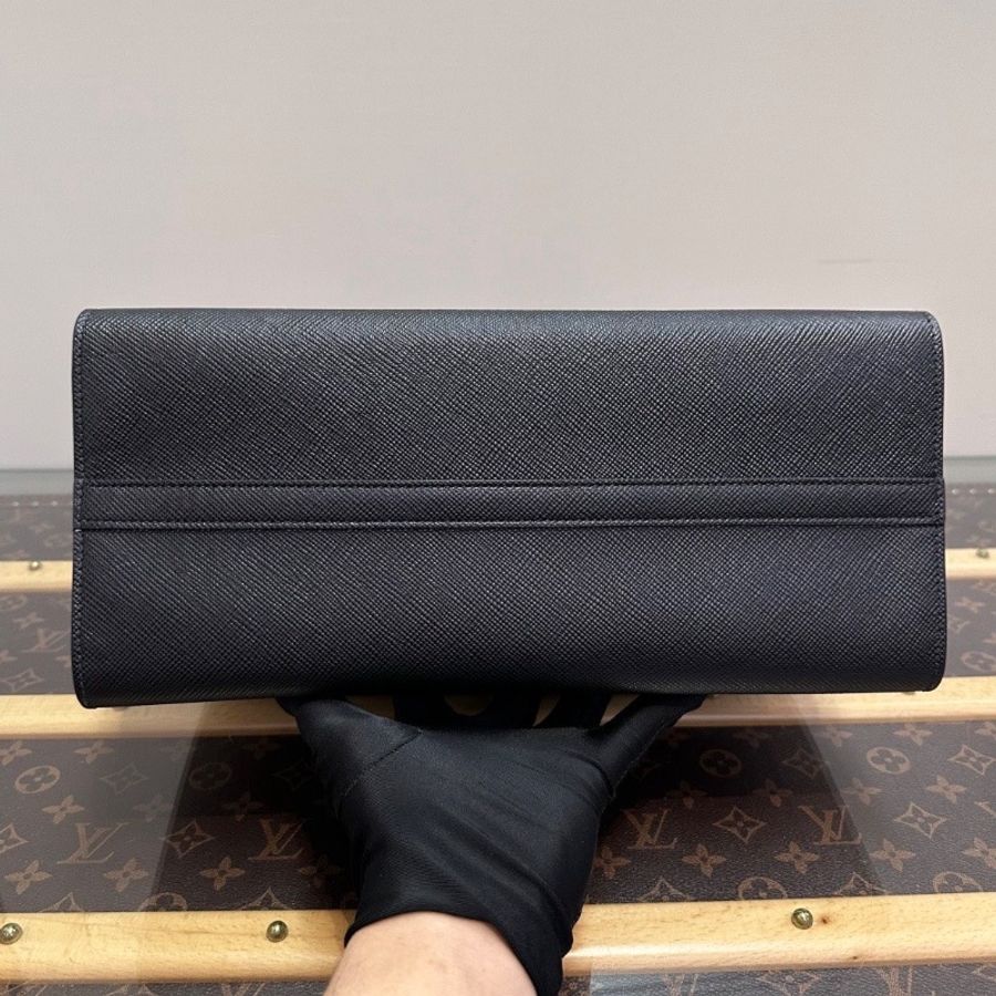 PRADA 黑色monochrome 皮革手提肩背包33*25*15 全新閒置配件塵袋保卡-3