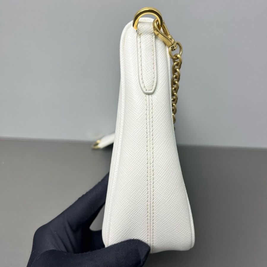 Prada 三合一腋下包經典Saffiano白色hobo鏈條包 雙肩帶 21*13*6.5 9新 配件肩帶鏈條塵袋-5