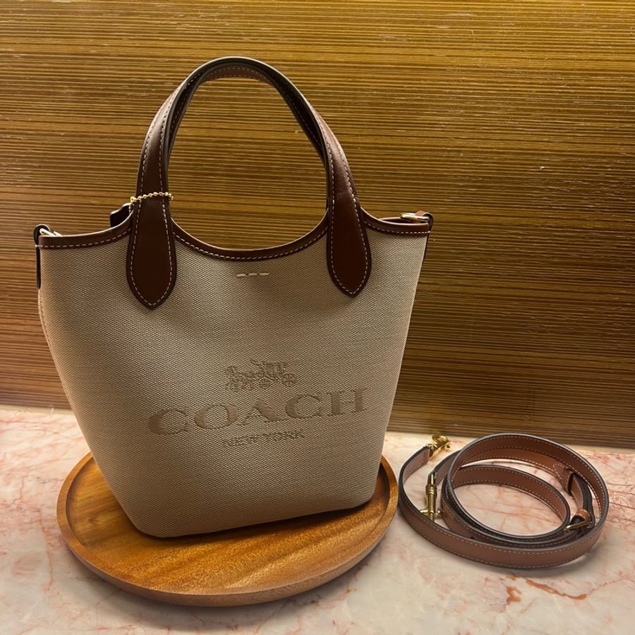 COACH菜籃子水桶包Hanna Bucket Bag-0