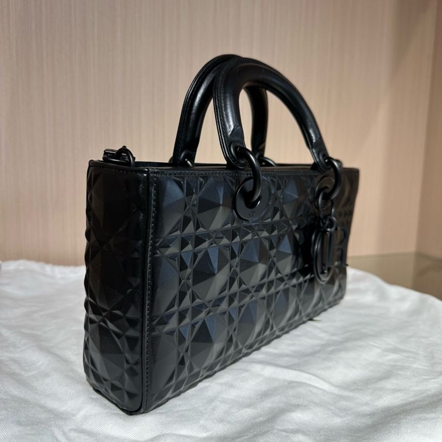 DIOR迪奥 Lady D-Joy 哑光金属钻石形藤格纹 牛皮戴妃包 黑色-1