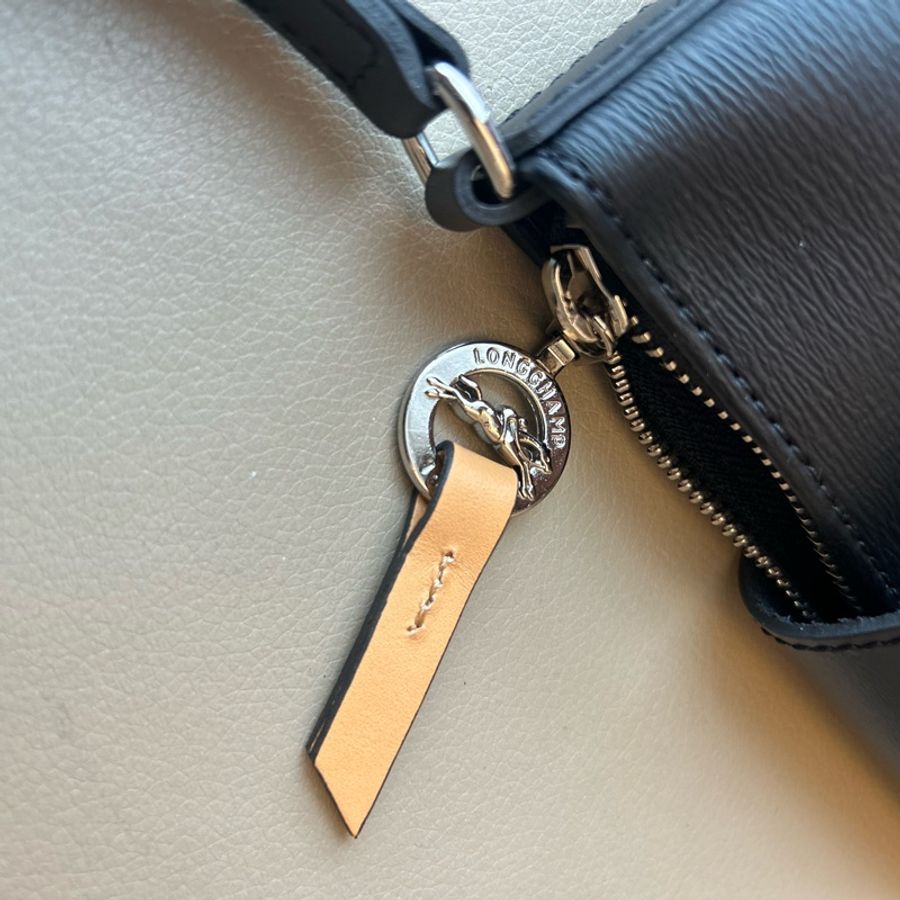 Longchamp 黑色真皮肩背包-10