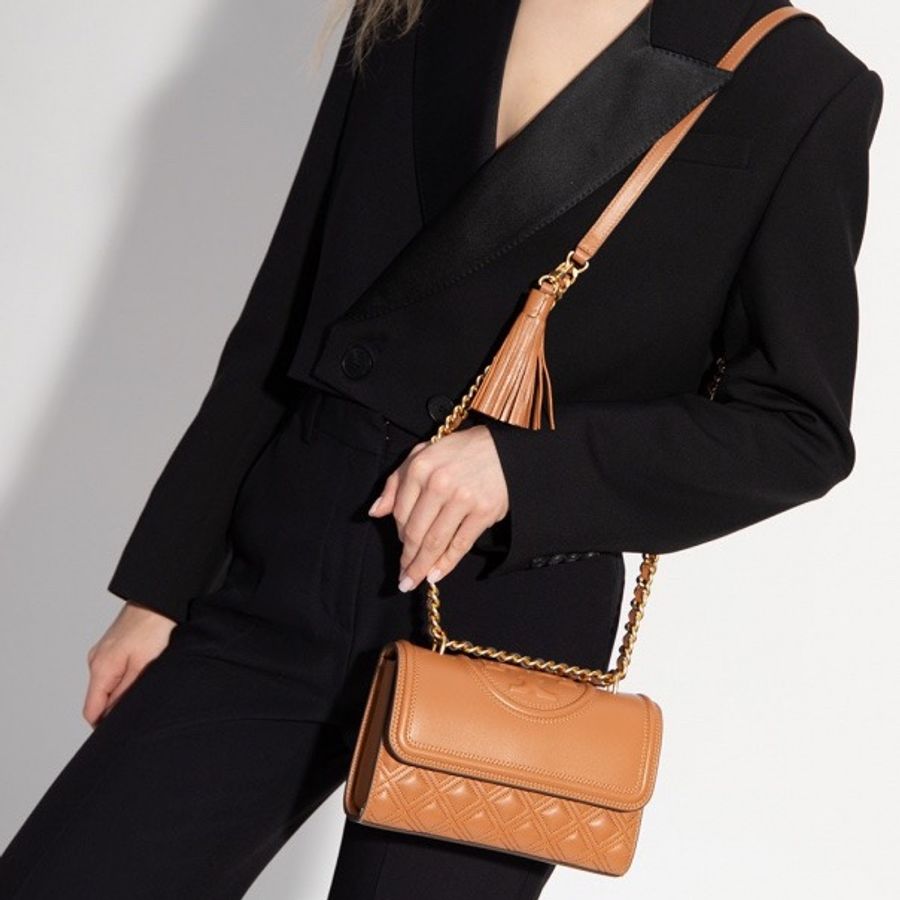 Tory Burch 女士 ‘Fleming Small’絎縫單肩包均碼碼尺寸參考模特圖-4