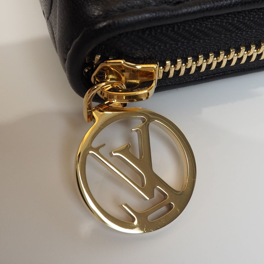 Louis Vuitton 小羊皮老花壓紋長夾-21