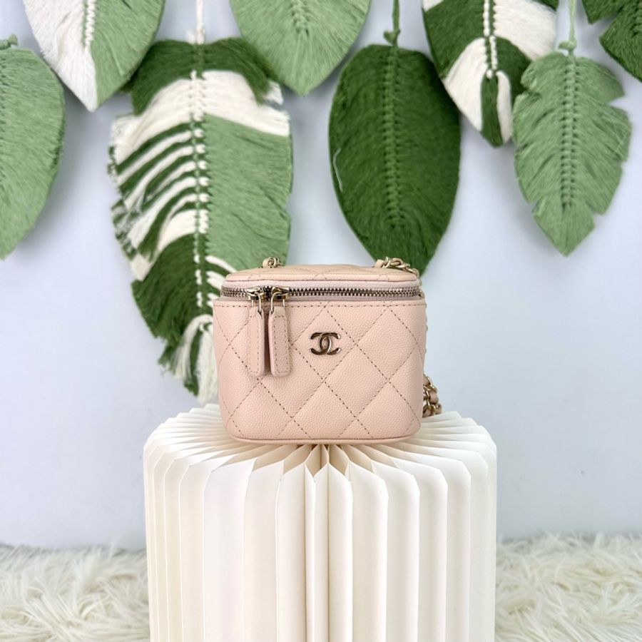 CHANEL 裸粉色荔枝皮金扣小方盒 斜肩包-0
