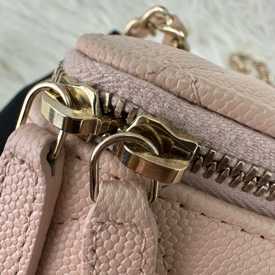 CHANEL 裸粉色荔枝皮金扣小方盒 斜肩包-13