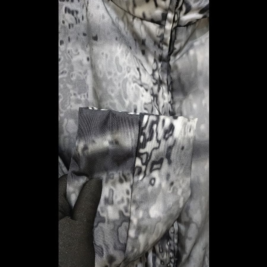 Prada 灰白點點尼龍外套-16