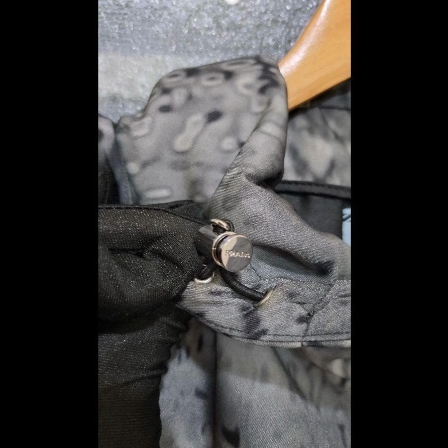 Prada 灰白點點尼龍外套-22