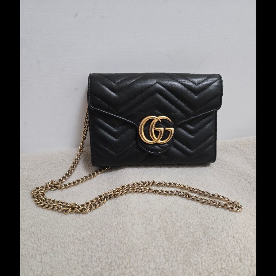 Gucci GG Marmont 金色雙G logo 馬蒙 馬夢 黑金 WOC 信封包 鏈帶包 斜背包 經典山形紋-3