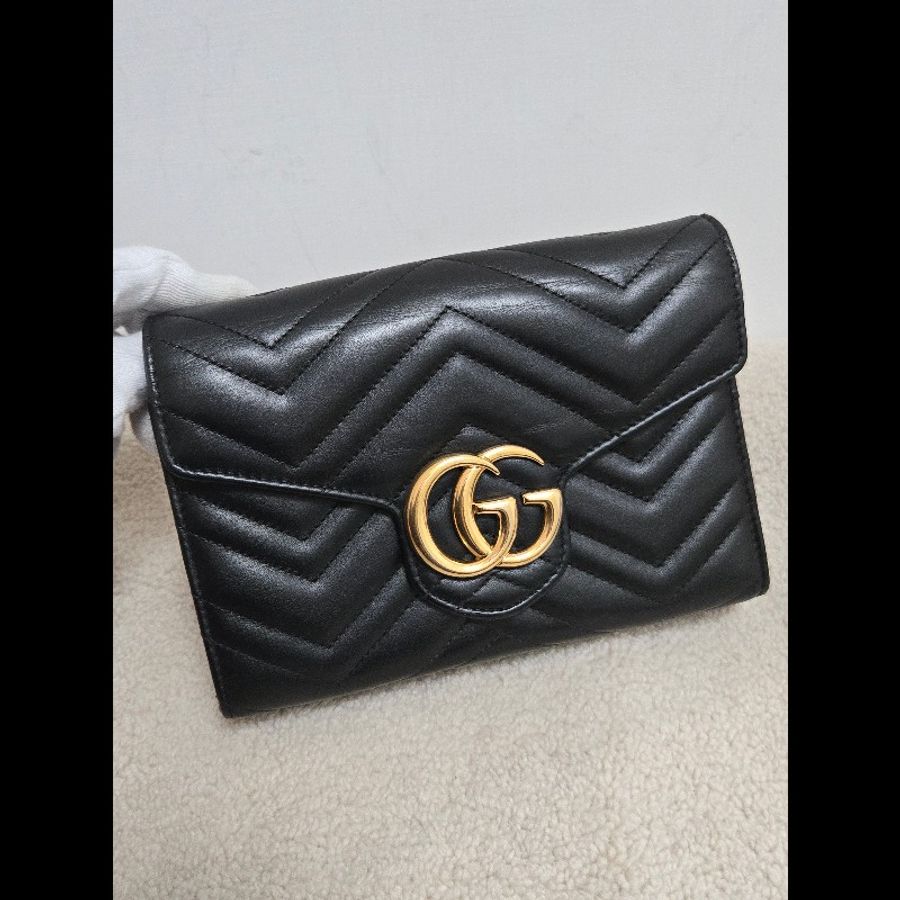 Gucci GG Marmont 金色雙G logo 馬蒙 馬夢 黑金 WOC 信封包 鏈帶包 斜背包 經典山形紋-4