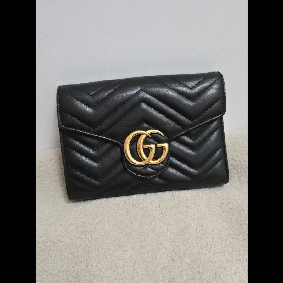 Gucci GG Marmont 金色雙G logo 馬蒙 馬夢 黑金 WOC 信封包 鏈帶包 斜背包 經典山形紋-6