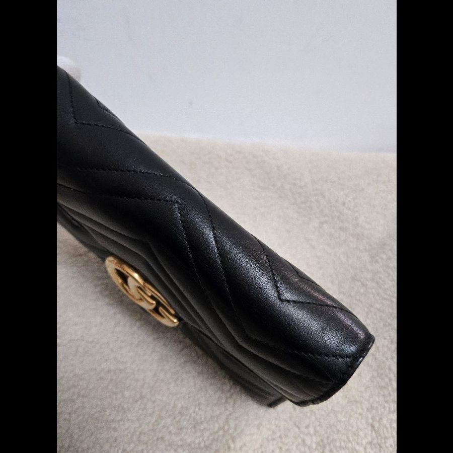 Gucci GG Marmont 金色雙G logo 馬蒙 馬夢 黑金 WOC 信封包 鏈帶包 斜背包 經典山形紋-11