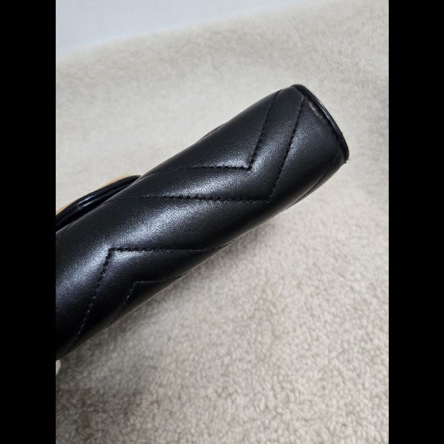 Gucci GG Marmont 金色雙G logo 馬蒙 馬夢 黑金 WOC 信封包 鏈帶包 斜背包 經典山形紋-14