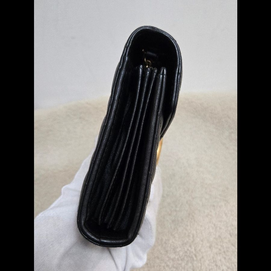 Gucci GG Marmont 金色雙G logo 馬蒙 馬夢 黑金 WOC 信封包 鏈帶包 斜背包 經典山形紋-17