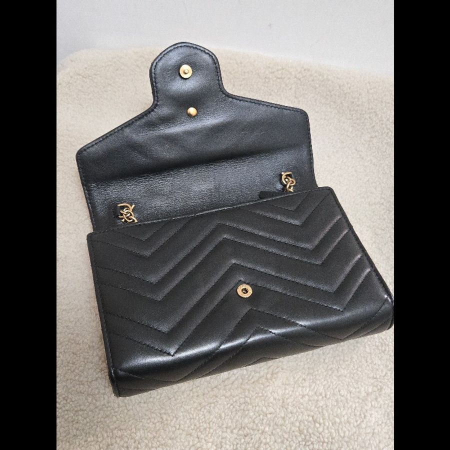 Gucci GG Marmont 金色雙G logo 馬蒙 馬夢 黑金 WOC 信封包 鏈帶包 斜背包 經典山形紋-25