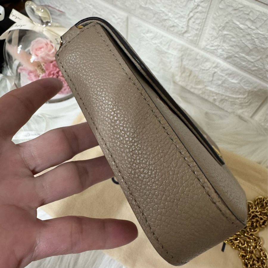 LV M82610 經典Félicie Pochette雙色Empreinte皮革斜背包-斑鳩灰-5