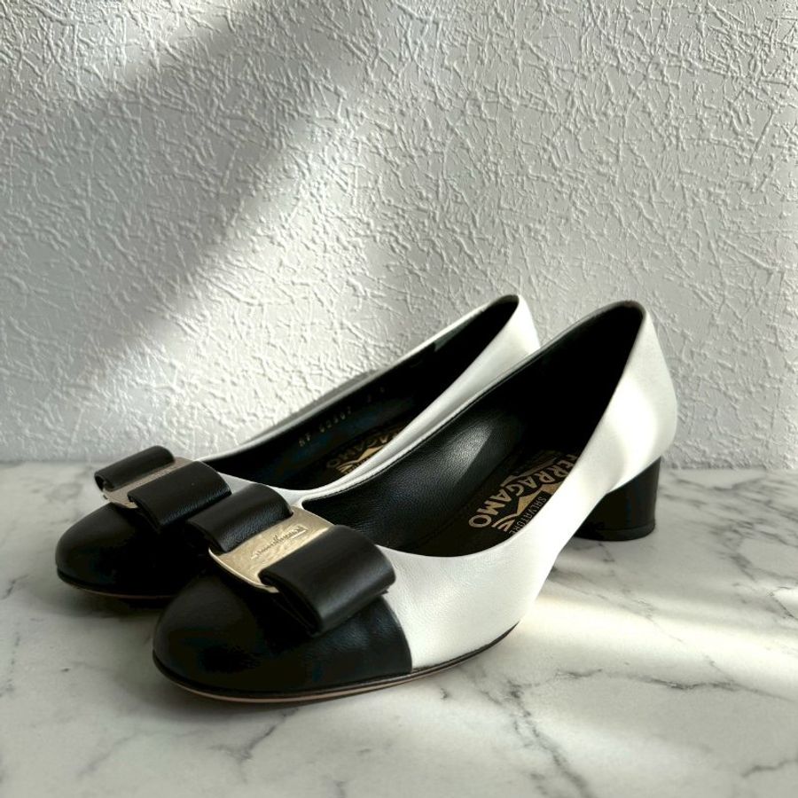 🎉上班必入 FERRAGAMO 白色拼黑底低跟鞋-0