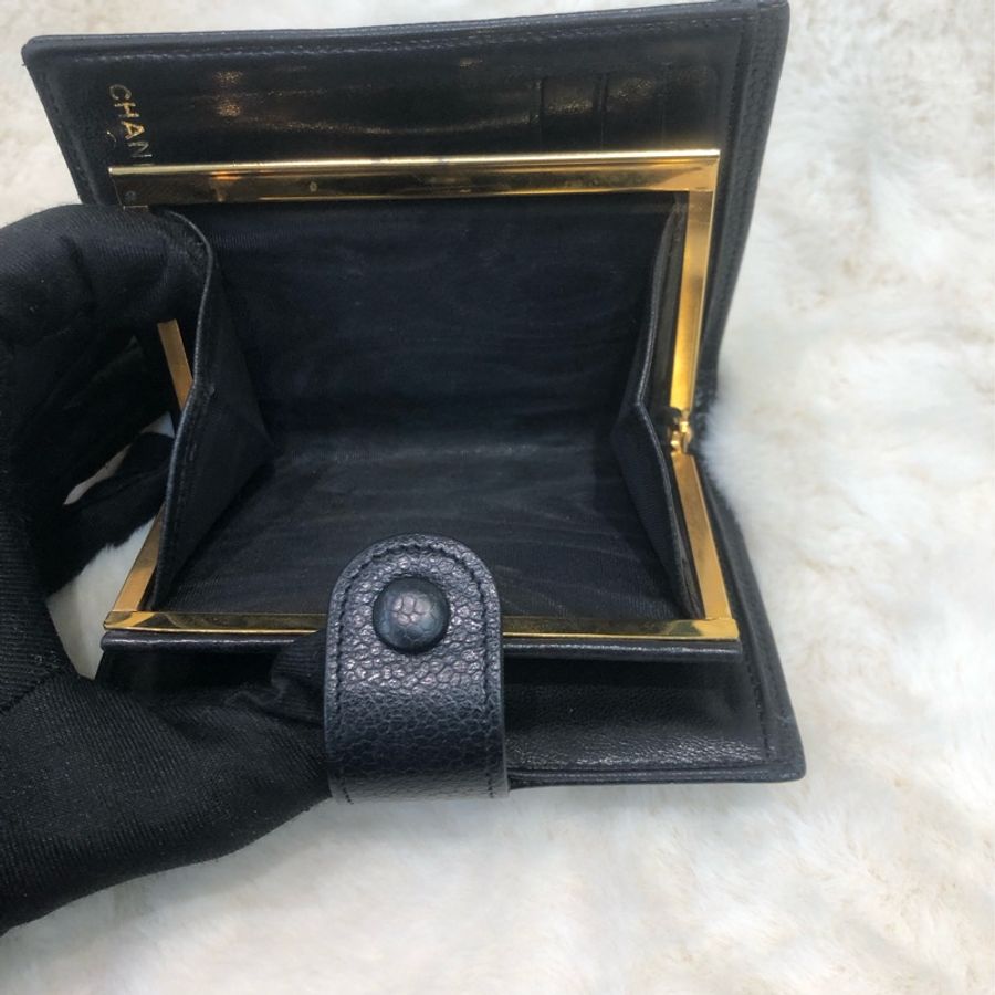 Chanel 中古黑色荔枝牛皮短夾 XC244-12