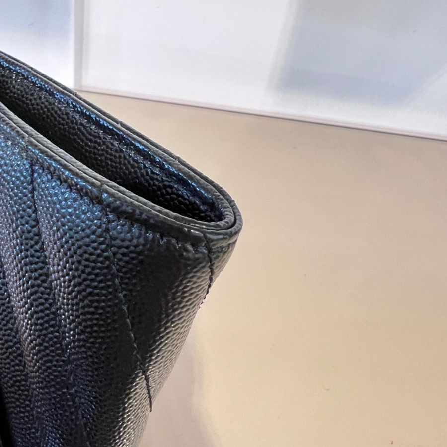YSL 黑荔枝牛皮山型紋金釦信封下蓋12卡長夾-6