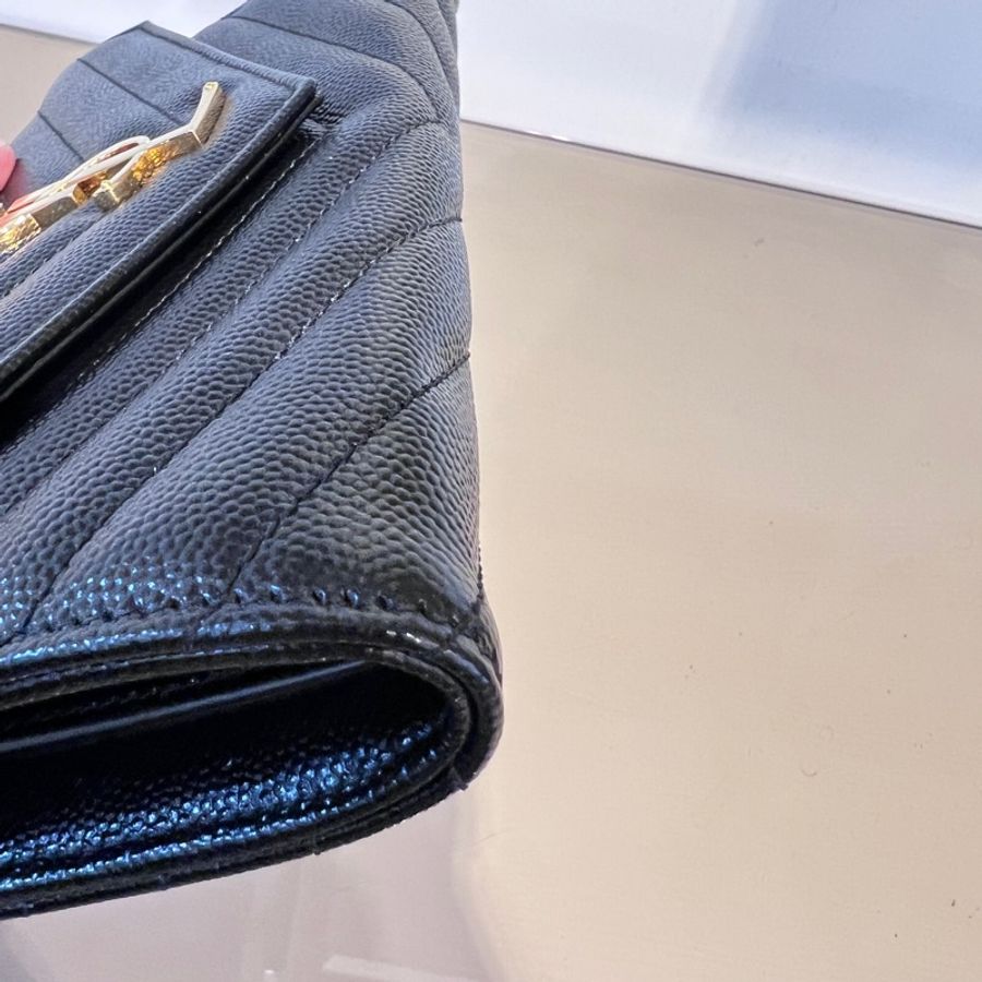 YSL 黑荔枝牛皮山型紋金釦信封下蓋12卡長夾-7