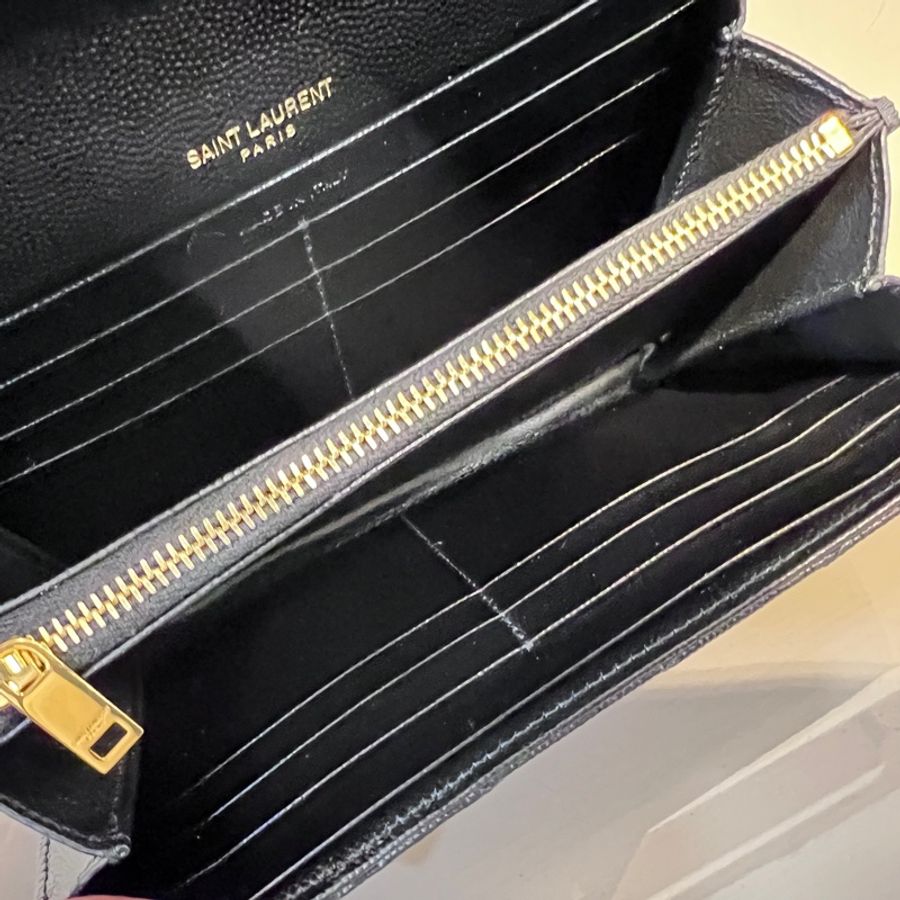 YSL 黑荔枝牛皮山型紋金釦信封下蓋12卡長夾-12