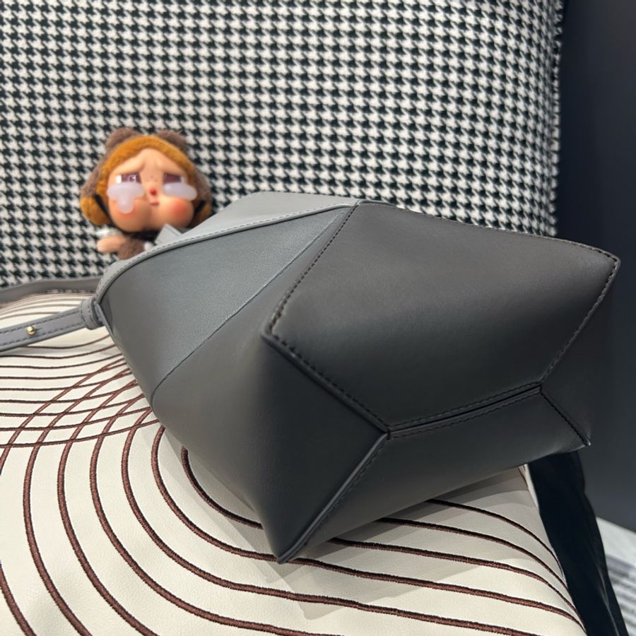 Loewe Mini Fold Tote bag 深灰牛皮拼銀色-6