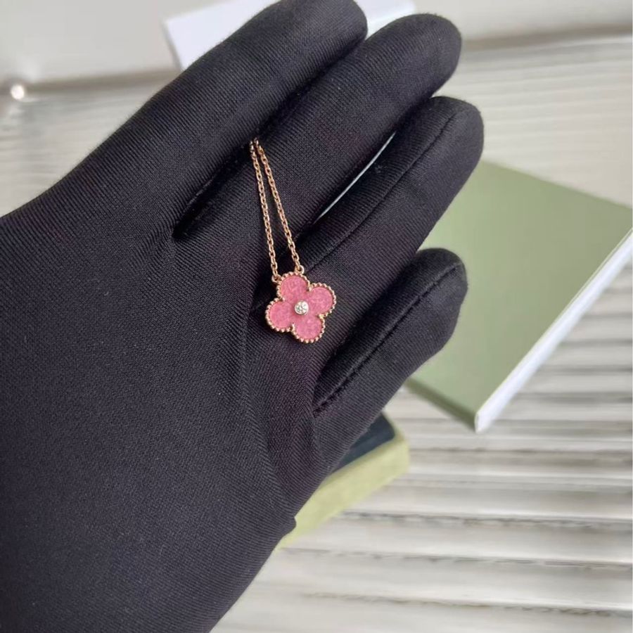 🔥新到:全🆕全套 Vca / 梵克雅寶21年聖誕節限定 薔薇石四葉草項鍊,18k玫瑰金鑲嵌天然薔薇石和鑽石,玫瑰粉色超溫柔,搭配鑽石點綴更顯高貴-4