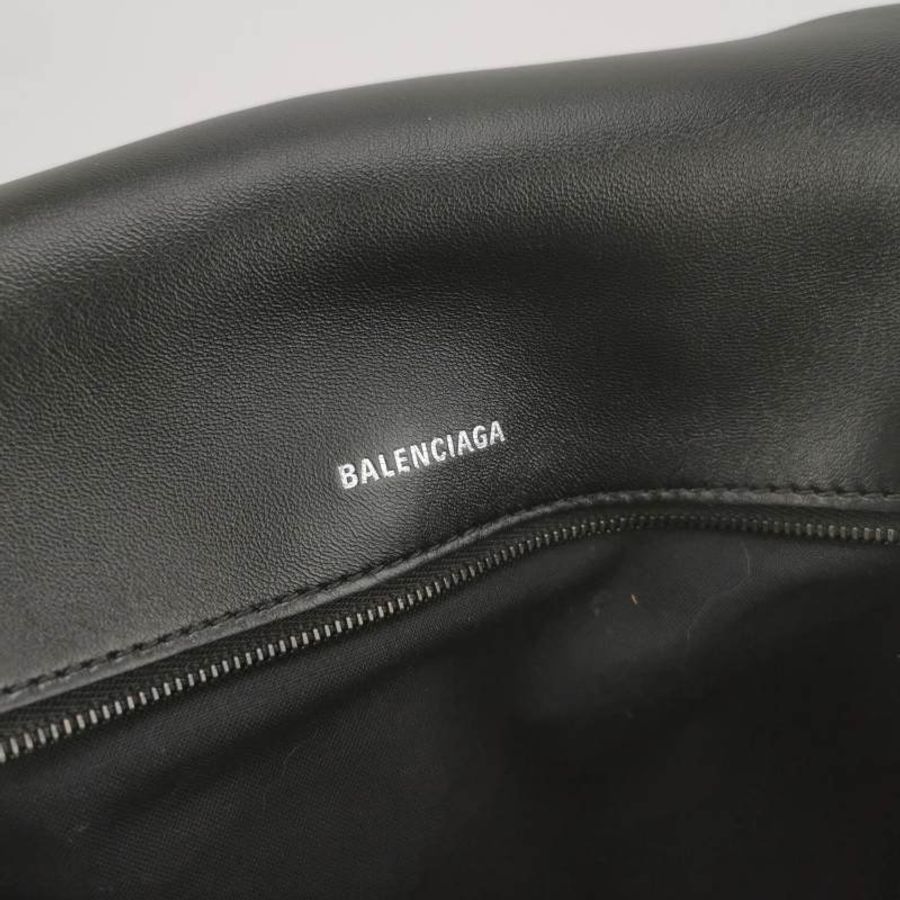 Balenciaga牛皮純色菱格絎縫B扣飾手拿包-6