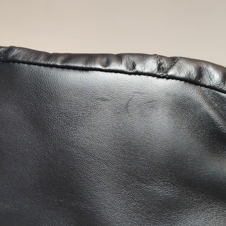Balenciaga牛皮純色菱格絎縫B扣飾手拿包-8