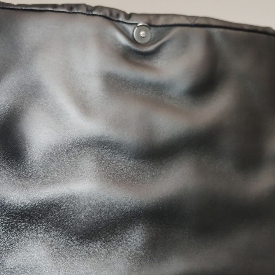 Balenciaga牛皮純色菱格絎縫B扣飾手拿包-14