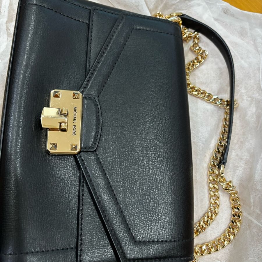 MK(Michael Kors)黑色金鏈扣包|經典旋扣・肩背 / 斜背包-1
