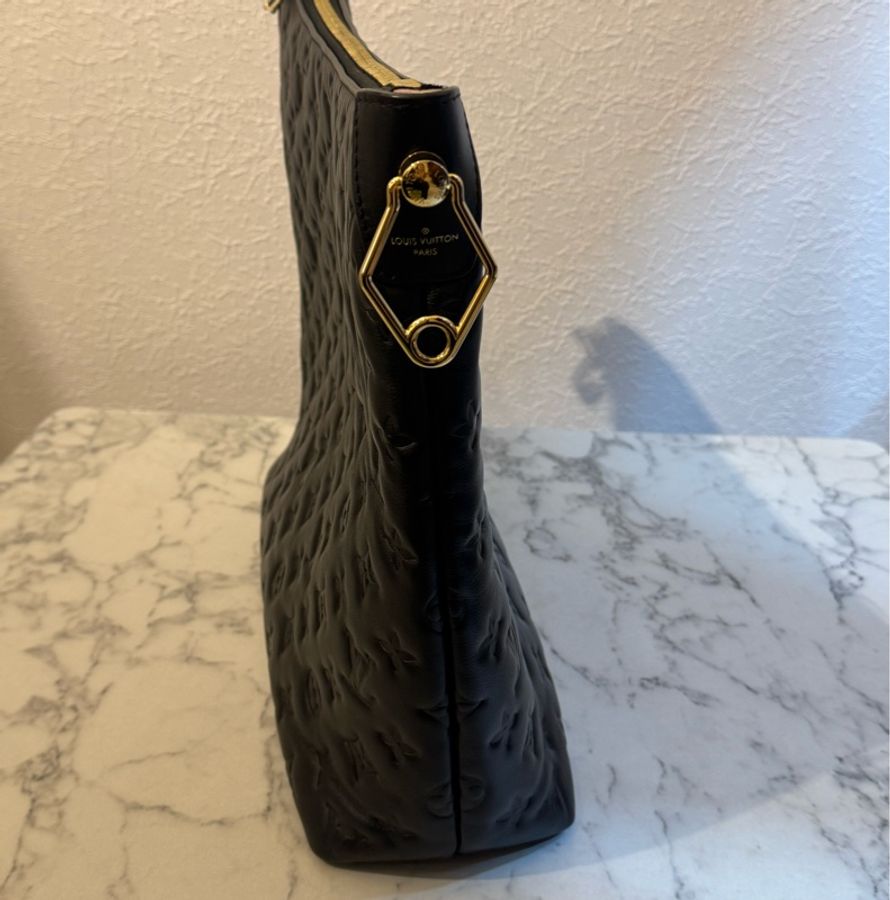 LV M12068黑壓紋 Coussin HOBO MM兩用包-4