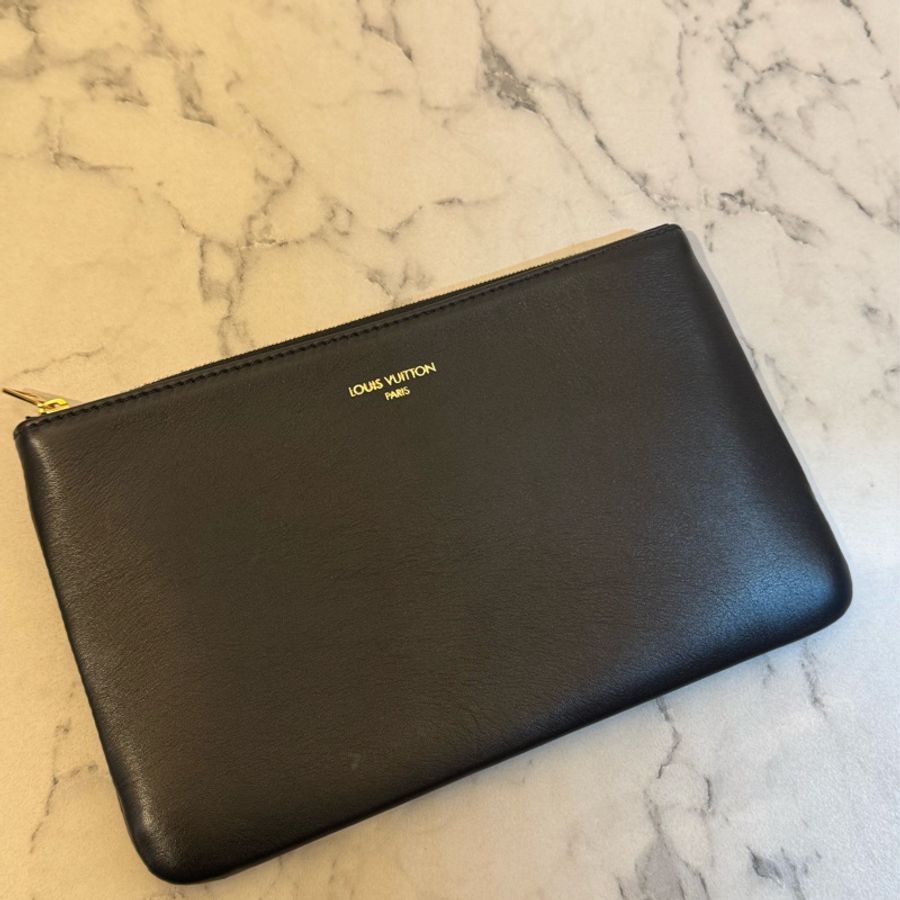 LV M12068黑壓紋 Coussin HOBO MM兩用包-22
