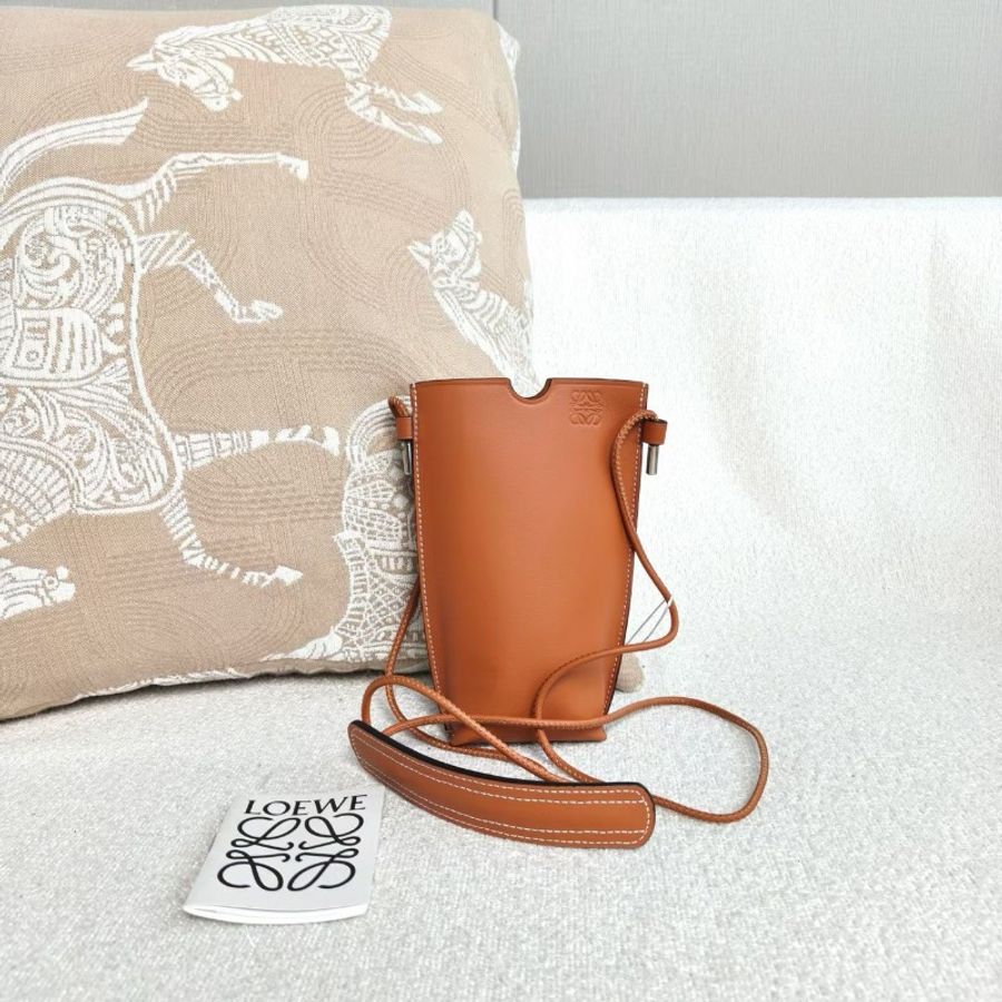 Loewe 焦糖色GatePocket手機包 7*17*4 98新配件塵袋-1