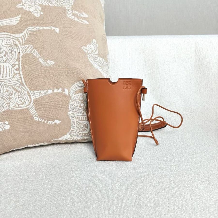 Loewe 焦糖色GatePocket手機包 7*17*4 98新配件塵袋-4