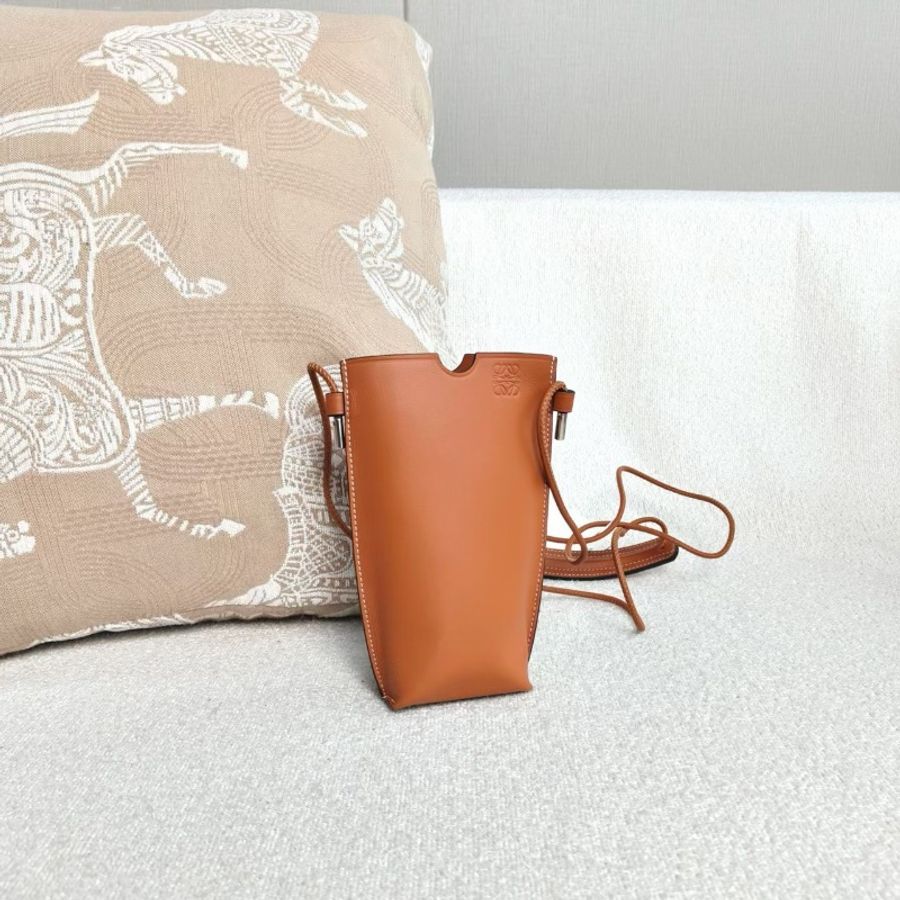Loewe 焦糖色GatePocket手機包 7*17*4 98新配件塵袋-5