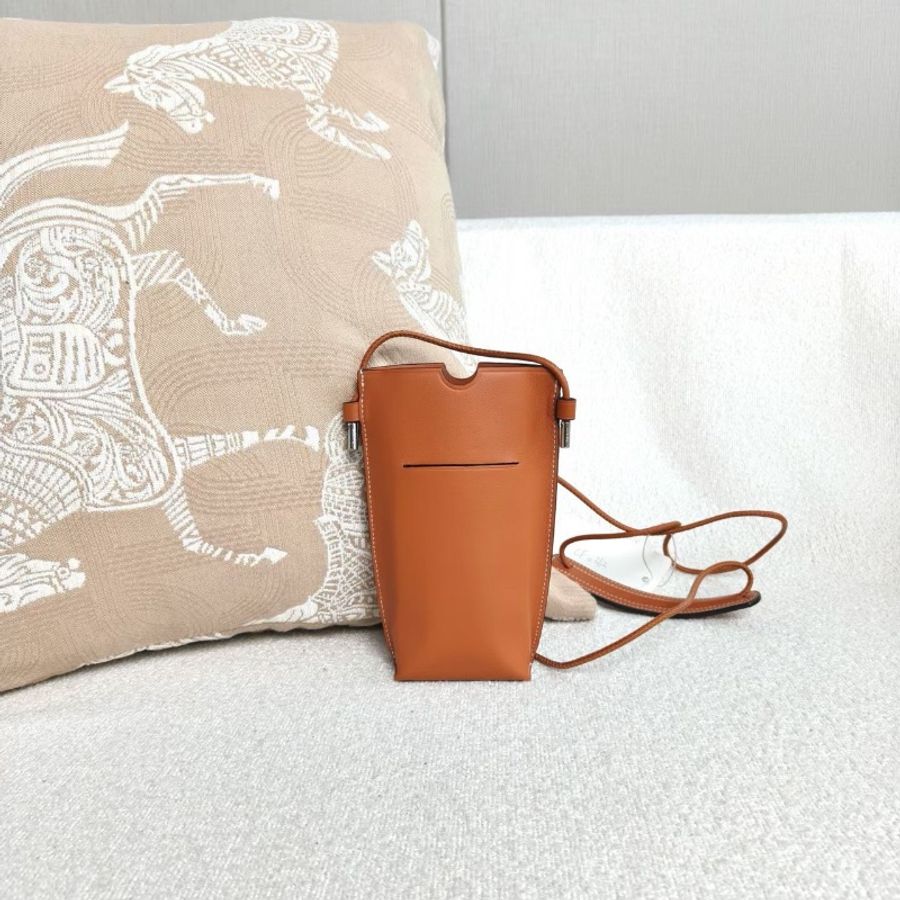 Loewe 焦糖色GatePocket手機包 7*17*4 98新配件塵袋-6