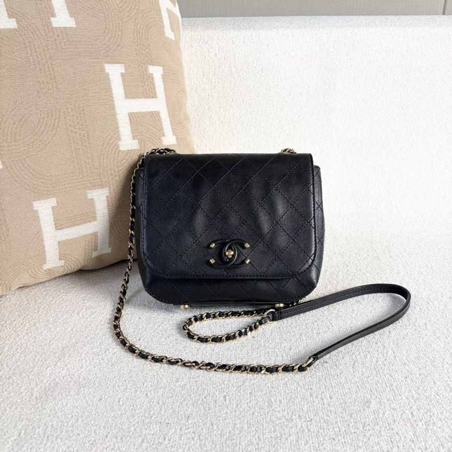 Chanel 口蓋鏈條包黑金牛皮17*16*5 98新配件塵袋-1