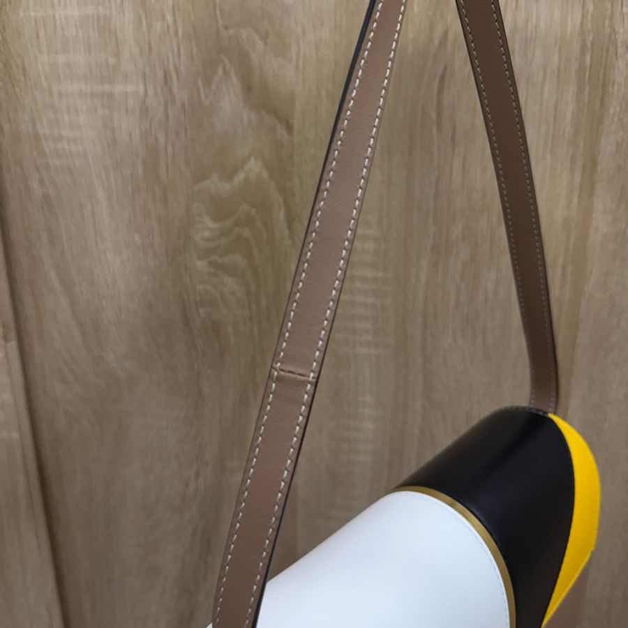 Burberry 黃白黑拼色TB釦雙層斜背包-15