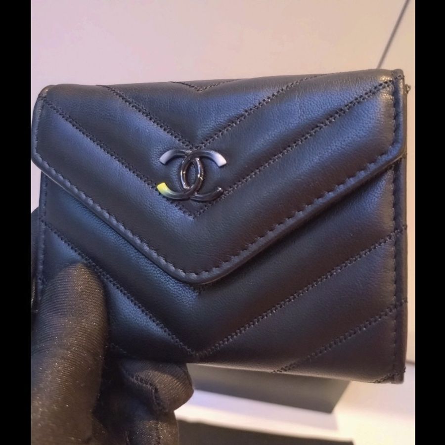 Chanel 黑皮V格下蓋卡片零錢包-1