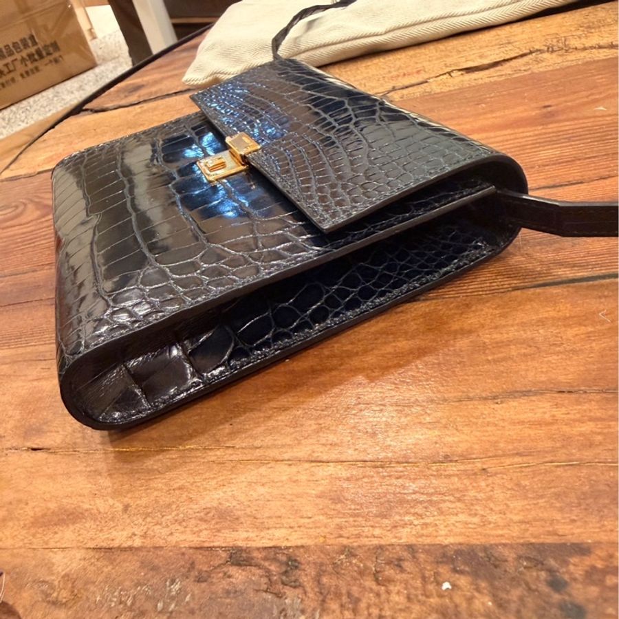 犒賞珍愛🉐🧧HERMÈS 愛馬仕 珍貴稀有鱷魚皮Clic 16 □ 最保值經典黑色金扣-4