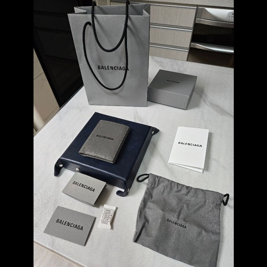🎉本月降價特惠中🎉BALENCIAGA Cash Logo印花短夾-10
