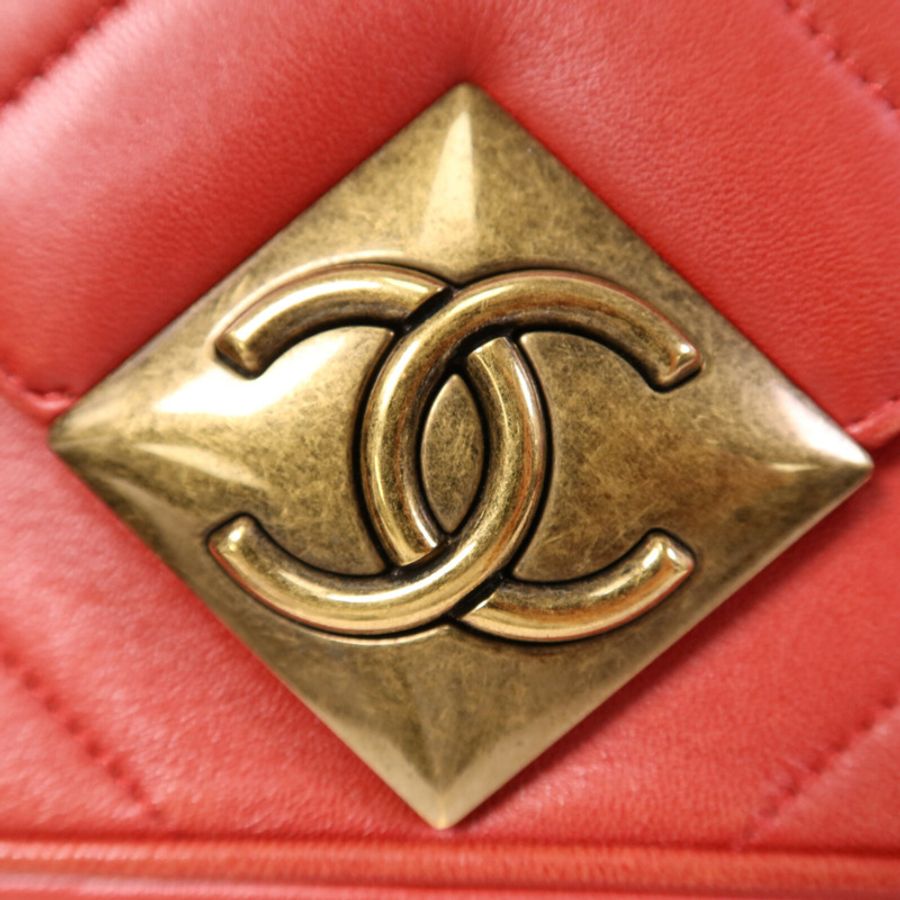CHANEL 牛皮皮革Pyramid CC Camera Bag金扣鏈帶肩背袋-6