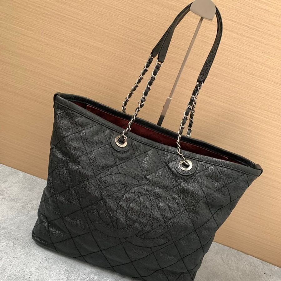 Chanel黑銀浮雕牛皮托特包-0