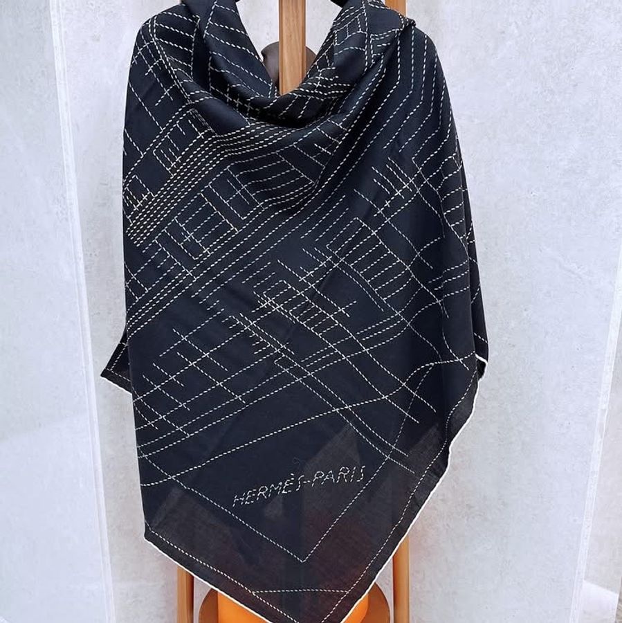 Hermes 愛馬仕 Pique sellier 羊絨披肩/圍巾/3Y黑呢色/全新美品-1