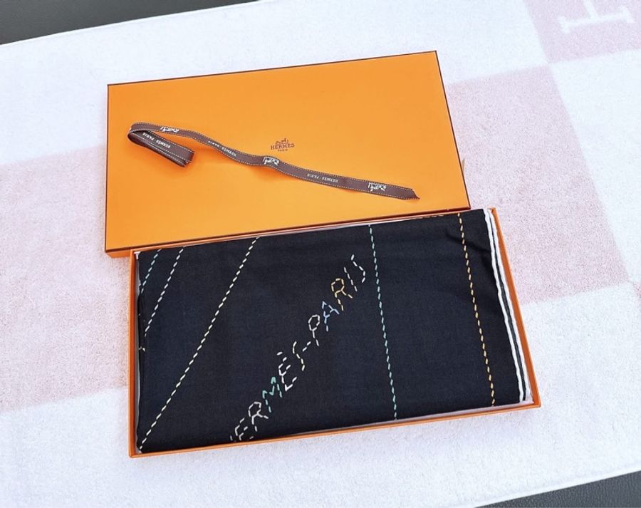 Hermes 愛馬仕 Pique sellier 羊絨披肩/圍巾/3Y黑呢色/全新美品-3