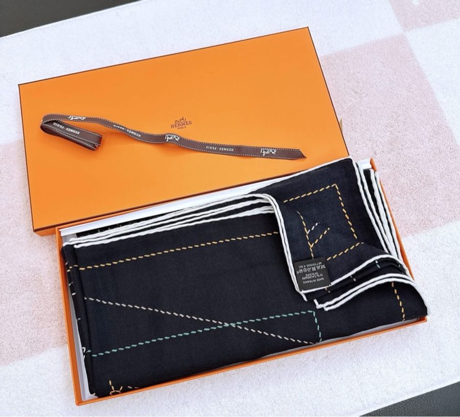 Hermes 愛馬仕 Pique sellier 羊絨披肩/圍巾/3Y黑呢色/全新美品-5