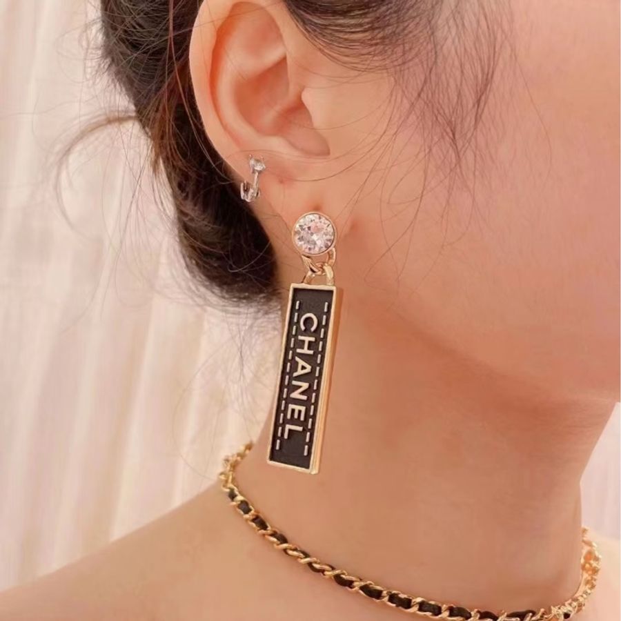 Chanel AB款水鑽字母耳環-5